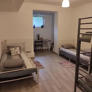 Apartament Mieszkanie #3 - Kawalerka Z Kuchnia I Lazienka 1-4 Osoby, To Jeden Pokoj-kawalerka, Kraków