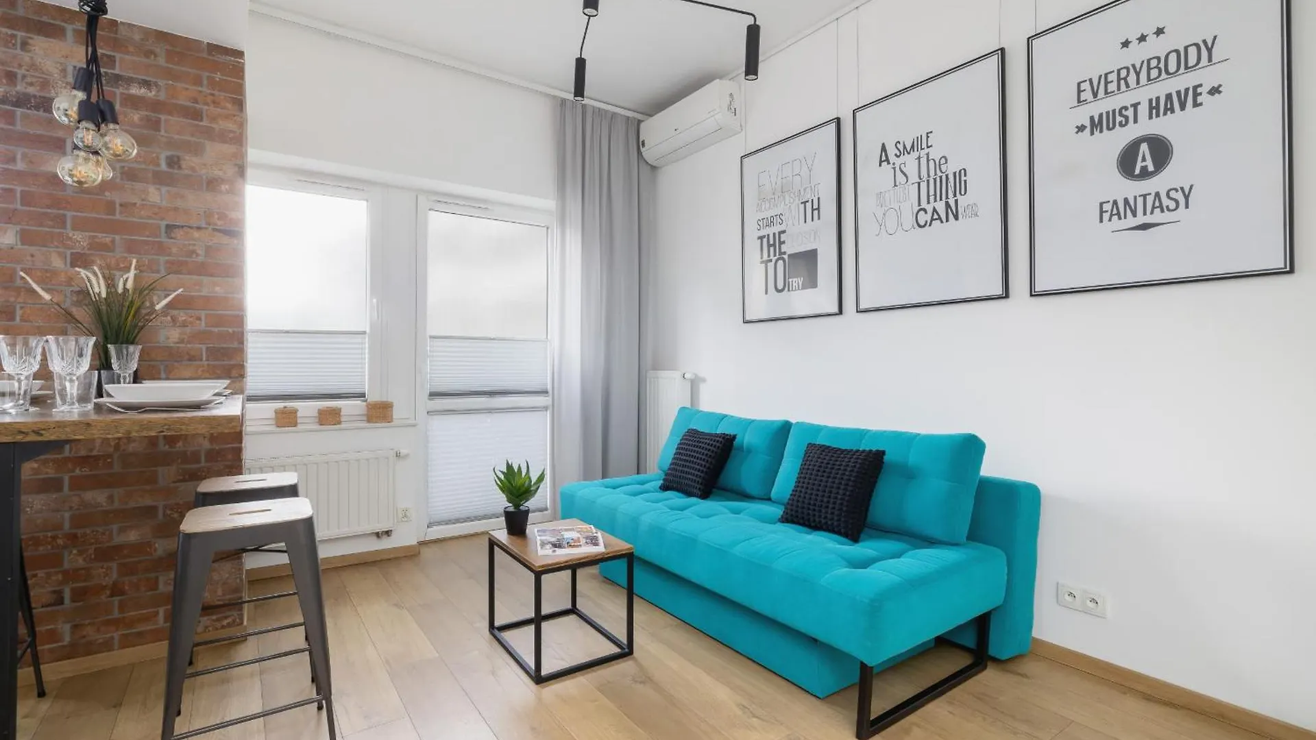Turquoise Studio With Balcony & Air Conditioning Krakow By Noclegi Renters Apartment